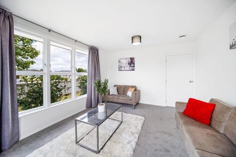 Photo of property in 33 Convair Crescent, Mangere, Auckland, 2022