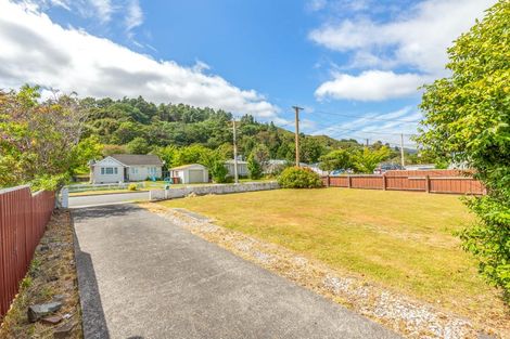 Photo of property in 16 Peel Place, Wainuiomata, Lower Hutt, 5014