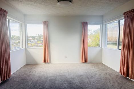 Photo of property in 22 Tetrarch Place, Totara Vale, Auckland, 0629