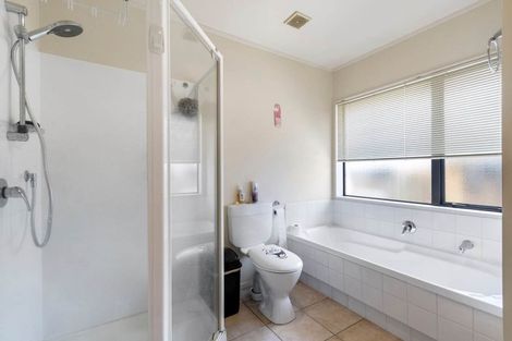 Photo of property in 19 Old Park Place, Takanini, 2112