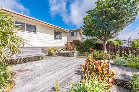 Photo of property in 43 Carluke Street, Paparangi, Wellington, 6037