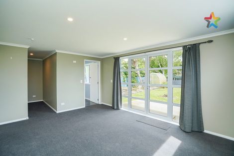 Photo of property in 30 Kilmarnock Street, Wallacetown, 9816