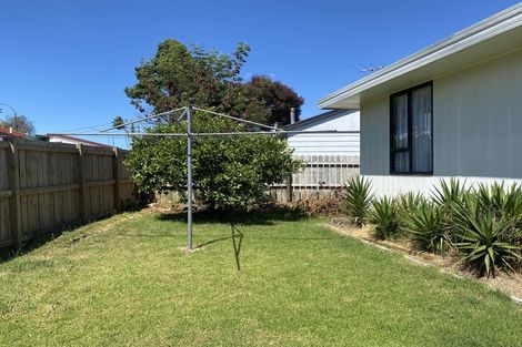 Photo of property in 2/452 Swanson Road, Ranui, Auckland, 0612