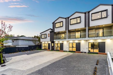 Photo of property in 16 Saint Catherine Crescent, West Harbour, Auckland, 0618