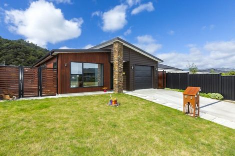 Photo of property in 11 Buddle Road, Wallaceville, Upper Hutt, 5018