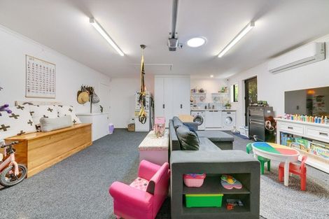 Photo of property in 42 Twin Parks Rise, Papakura, 2110