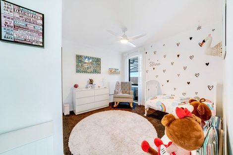 Photo of property in 42 Twin Parks Rise, Papakura, 2110