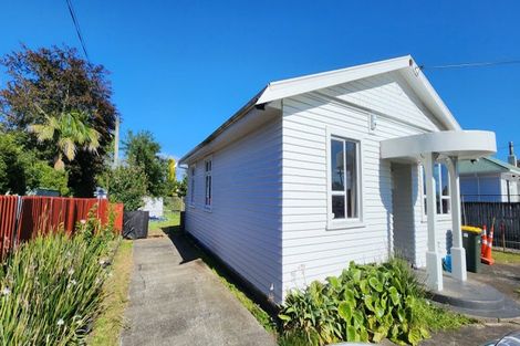 Photo of property in 134 Seaview Road, Westown, New Plymouth, 4310