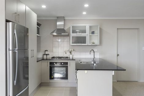 Photo of property in 2 Anna Lane, Glen Eden, Auckland, 0602