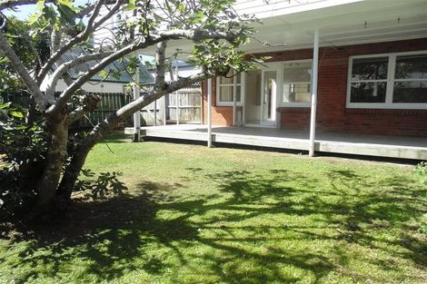 Photo of property in 2/2a Ascot Avenue, Narrow Neck, Auckland, 0624