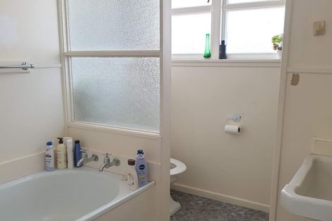 Photo of property in 71a Commercial Road, Helensville, 0800