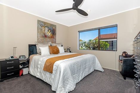 Photo of property in Orange Grove Flats, 2/549 Childers Road, Te Hapara, Gisborne, 4010