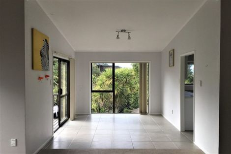 Photo of property in 43 Deverell Place, Northcross, Auckland, 0632