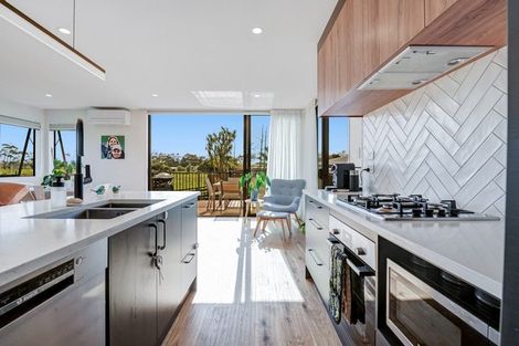 Photo of property in 30 Aitkenhead Court, Parakai, 0830