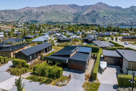 Photo of property in 25 Matipo Street, Wanaka, 9305