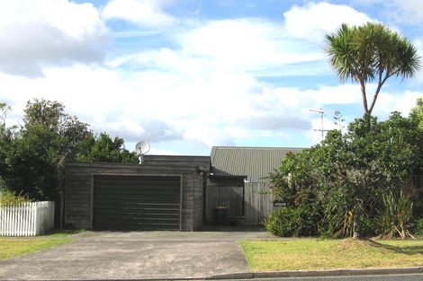 Photo of property in 49b Sunset Road, Totara Vale, Auckland, 0632