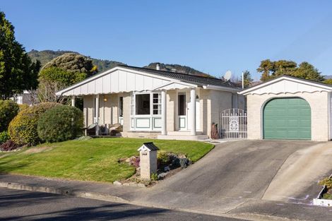 Photo of property in 1 Edgewater Street, Waikanae, 5036