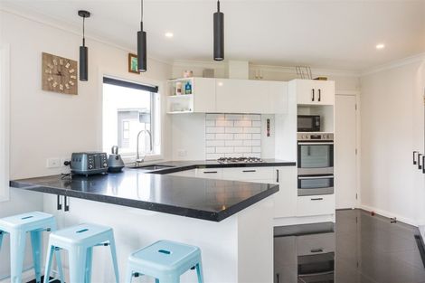 Photo of property in 4 Stratford Court, Fitzherbert, Palmerston North, 4410