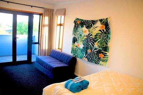 Photo of property in 18 Ravenwood Drive, Forrest Hill, Auckland, 0620