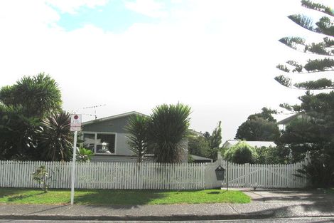 Photo of property in 10 Ozich Avenue, Te Atatu South, Auckland, 0610