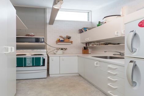 Photo of property in 1a Dolbear Street, Titirangi, Auckland, 0604