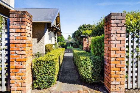 Photo of property in 70 Collins Street, Hawera, 4610