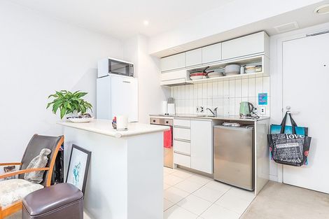 Photo of property in Halsey Apartments At Lighter Quay, 212/77 Halsey Street, Auckland Central, Auckland, 1010