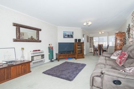 Photo of property in 2/26 Whites Line West, Woburn, Lower Hutt, 5010