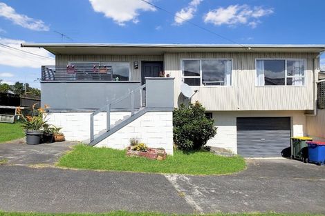 Photo of property in 1/802 East Coast Road, Oteha, Auckland, 0630