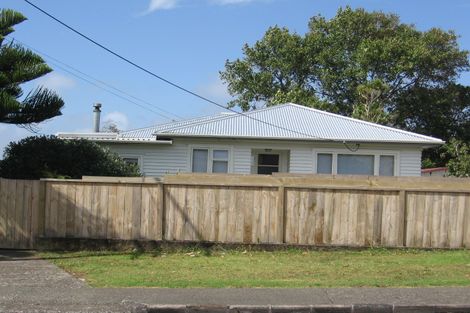 Photo of property in 15 Vanguard Road, Kelston, Auckland, 0602