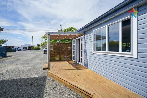 Photo of property in 30 Kilmarnock Street, Wallacetown, 9816