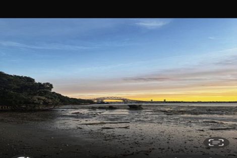 Photo of property in 80b Queen Street, Northcote Point, Auckland, 0627