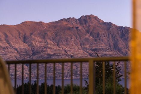 Photo of property in Arno Apartment, 9/8 Mckerrow Place, Sunshine Bay, Queenstown, 9300