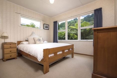 Photo of property in 141 Waikawa Road, Picton, 7220