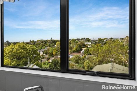 Photo of property in 2/35 Topliss Drive, Northcross, Auckland, 0632