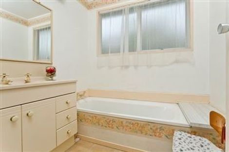 Photo of property in 4 Redwing Street, Browns Bay, Auckland, 0630