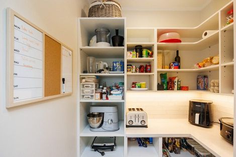 Photo of property in 44 Vaucluse Heights, Fitzherbert, Palmerston North, 4410