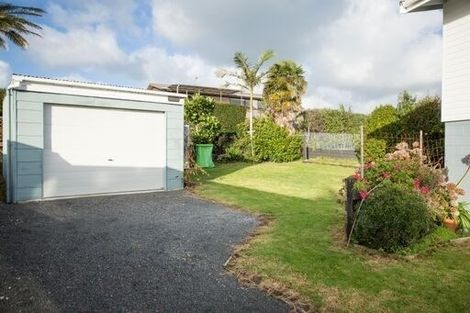 Photo of property in 94 Torkar Road, Clarks Beach, 2122