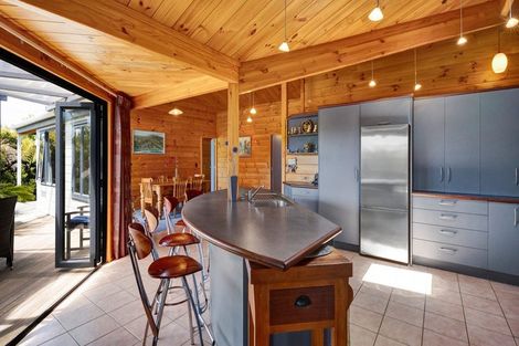 Photo of property in 125 Wairau Road, Oakura, 4314