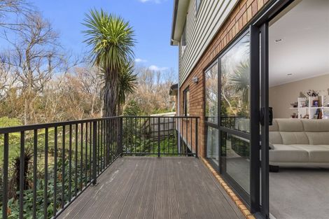 Photo of property in 42 Springvale Drive, Fairview Heights, Auckland, 0632