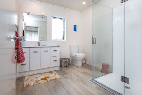 Photo of property in 107 Riverview Road, Whangamata, 3620