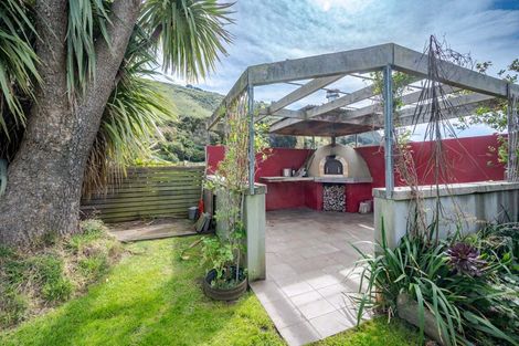 Photo of property in 1123 Okains Bay Road, Okains Bay, 7583