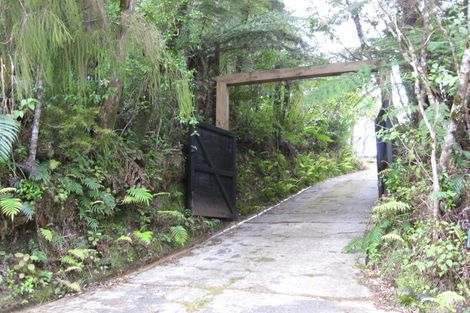 Photo of property in 17 Quinns Road, Waiatarua, Auckland, 0612