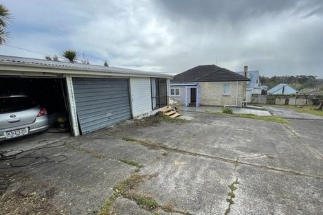 Photo of property in 1/22 Cliff View Drive, Green Bay, Auckland, 0604