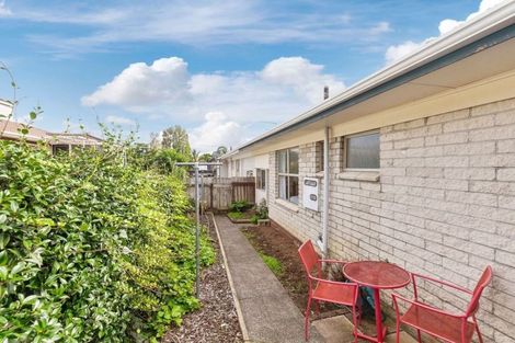 Photo of property in 2/6 Trafalgar Road, Milford, Auckland, 0620