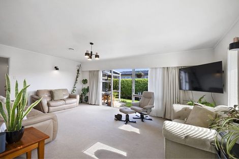 Photo of property in 24 Manu Crescent, Upper Vogeltown, New Plymouth, 4310