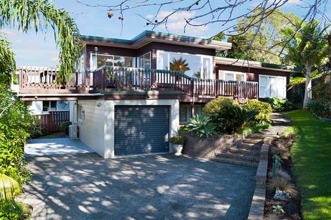Photo of property in 28 Manhattan Heights, Glendene, Auckland, 0602