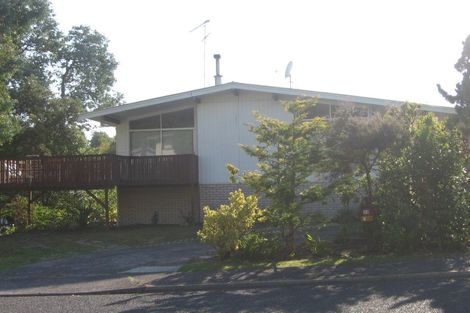 Photo of property in 22 Halberg Street, Glenfield, Auckland, 0629