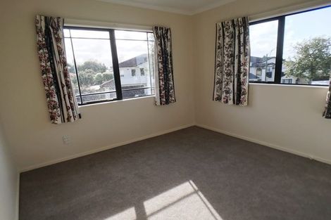 Photo of property in 32 Riverstone Road, Te Atatu Peninsula, Auckland, 0610
