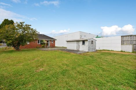 Photo of property in 142 Lincoln Road, Henderson, Auckland, 0610